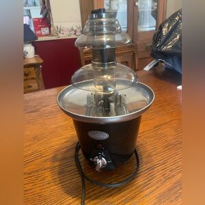 Nostalgia Black Chocolate Fondue Fountain